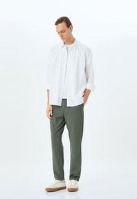 Koton SLIM FIT  - Chinos - green