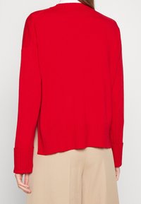 FTC Cashmere Sweter