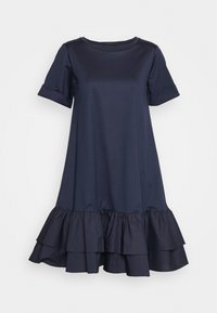 Robe bleu marine à manches courtes avec col rond et ourlet à volants à double couche, présentée sur un fond blanc uni.