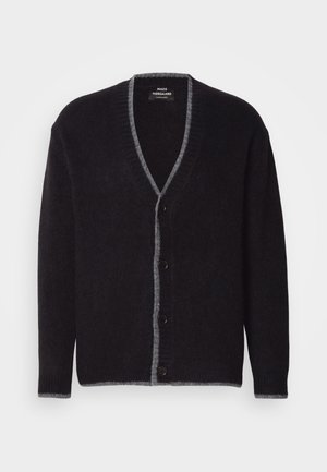 Mörkgrå knäppbar cardigan med ljusare grå kant längs V-halsen, framsidan, muddarna och fållen.