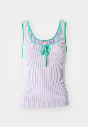 Lilla ribbet singlet med grønn trim og detalj med sentral knytning. Uten ermer med en tettsittende silhuett. Myk tekstur.