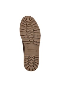 Braune Gummisohle mit einem strukturierten Profilmuster, das mehrere Rillen und Erhebungen für besseren Grip aufweist. Gestylt für Haltbarkeit und Traktion.