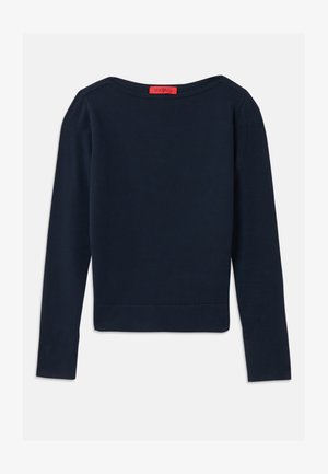 Mörkblå långärmad crewneck-tröja med en röd etikett vid halslinningen, uppställd platt på en vit bakgrund.
