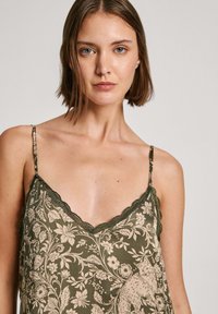 Pepe Jeans PETALY - Maksi suknelė - leaf green