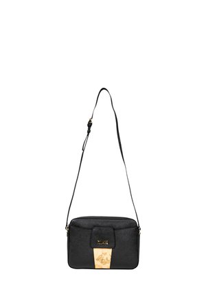 Borsa a tracolla nera in tessuto con accentuazione in hardware dorato, caratterizzata da un dettaglio in legno sulla parte anteriore e una tracolla regolabile.