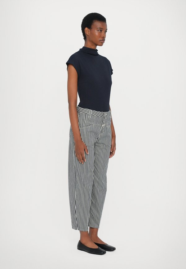 STOVER - Straight leg jeans4