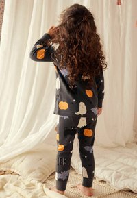 Next HALLOWEEN  - REGULAR FIT - Pyžamová súprava - glow in the dark ghost