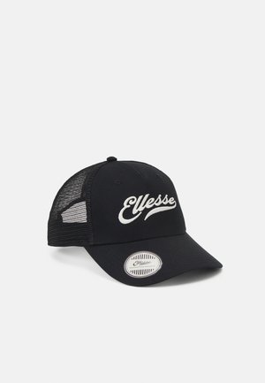 Czarna czapka baseballowa z białym haftem „Ellesse” z przodu i panelami z siateczki po bokach, z zakrzywionym daszkiem i oryginalną naklejką na daszku.