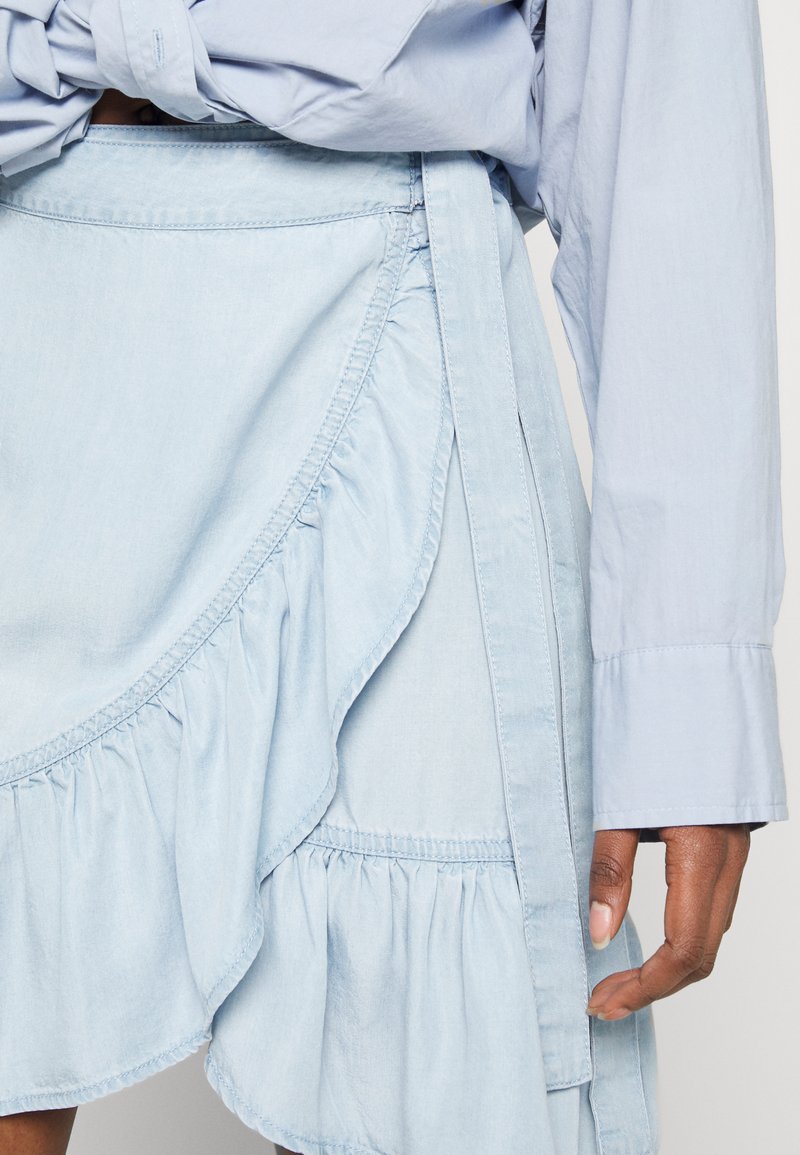 Damen Jeansröcke | Pieces Petite PCVILMA WRAP SKIRT Wickelrock light blue denim/light-blue denim - UH47059 Damen Jeansröcke | Pieces Petite PCVILMA WRAP SKIRT Wickelrock light blue denim/light-blue denim - UH47059