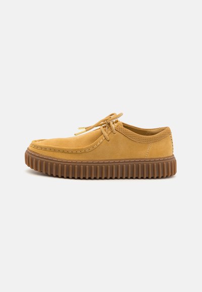 TORHILL LO - Chaussures à lacets - golden tan