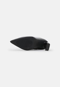 RAID Kotníková obuv na vysokém podpatku - black