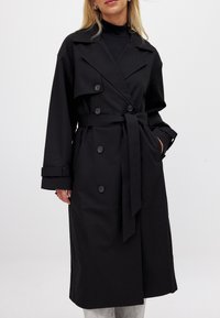 Šineļveida mētelis - black