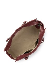 Borsa a mano in pelle rosso scuro con hardware in argento, chiusura a zip e interno beige con una tasca laterale e una superficie liscia.