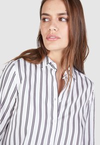 Marc Aurel Button-down blouse - white varied