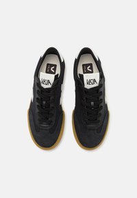 Veja VOLLEY - Trainers - black/white/natural