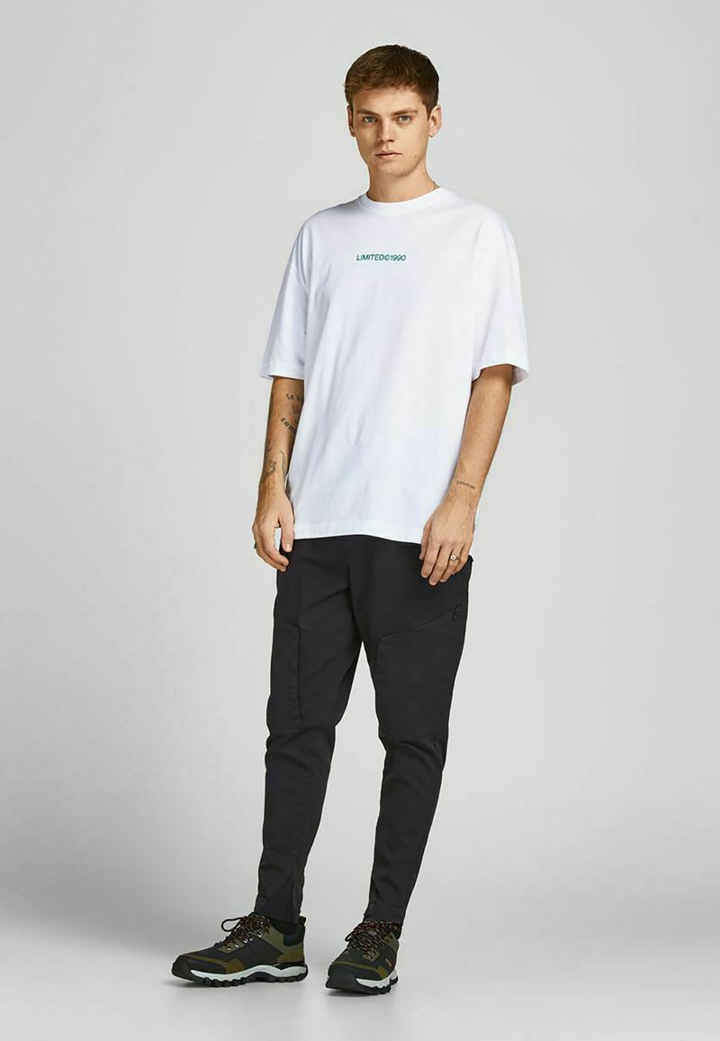 Herren Trainingsanzüge | Jack & Jones ACE BONDI TAPERED AKM Jogginghose black/schwarz - ME60192 Herren Trainingsanzüge | Jack & Jones ACE BONDI TAPERED AKM Jogginghose black/schwarz - ME60192