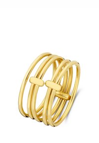 Goldfarbene Metallring-Sets mit drei gestapelten Bändern, die glatte Oberflächen und flache Akzente aufweisen. Das Design ist minimalistisch und elegant.