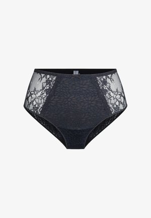 Černé kalhotky s vysokým pasem, které mají krajkové panely s květinovými vzory, síťovinové boční části a hladký, neprůhledný středový díl.