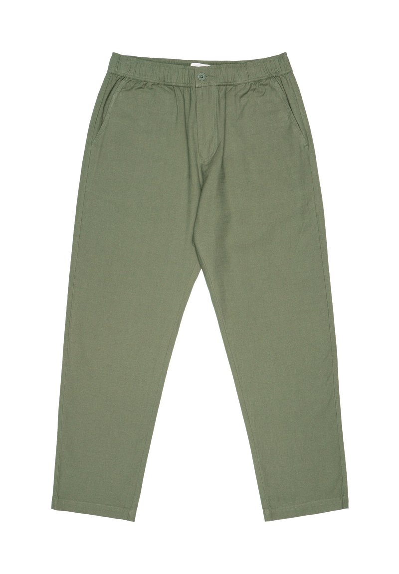 Pantaloni in cotone verde oliva con vestibilità rilassata, vita elastica, tasche frontali e gambe affusolate, caratterizzati da una superficie liscia e cuciture minime.