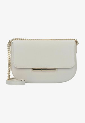 Borsa a tracolla bianca in pelle con una catena dorata, dalla forma curvilinea, chiusura a calamita e una barra dorata frontale.