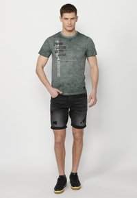 Koroshi SHORT SLEEVE - Triko s potiskem - kaki khaki