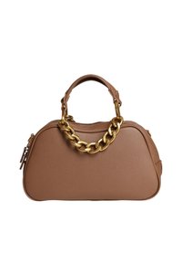 Borsa a mano in pelle marrone con finitura texturizzata, dotata di manico a catena dorata e forma arrotondata. Chiusura con cerniera sul lato.