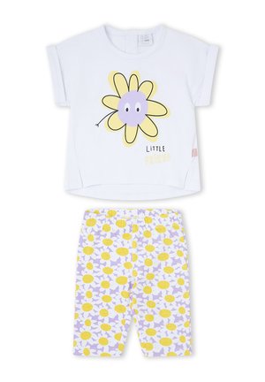 Camiseta blanca de niño pequeño con una flor amarilla y púrpura sonriente y texto "Pequeño amigo", combinada con pantalones estampados amarillos y púrpuras con flores.