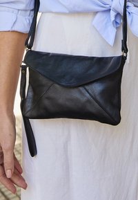 Gusti Leder Borsa a tracolla - black