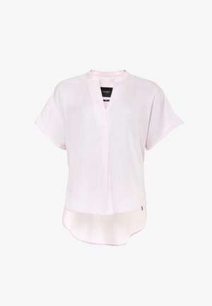 Lys rosa kortermet topp med mandarin krage, frontplissé og rund kant. Laget av et glatt, lett stoff.