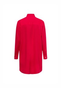 Rode blouse met een kraag, lange mouwen en een knoopmanschette. Gladde textuur, effen kleur en een ronde zoom aan de onderkant.