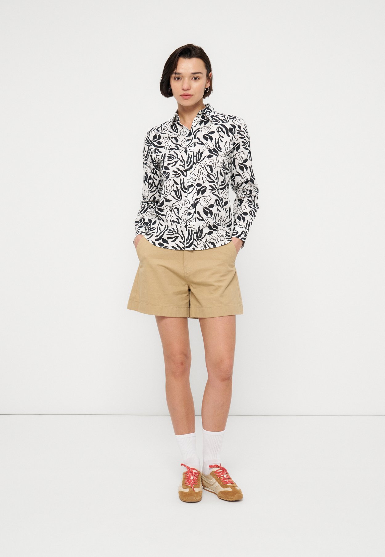 REGULAR FIT
