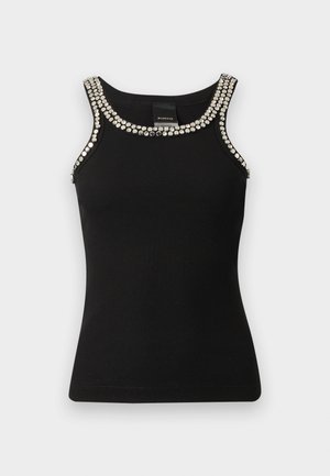 Čierny bezrukávový rebrovaný top s okrúhlym výstrihom, zdobený dvoma radmi strieborných nitov pozdĺž výstrihu a ramenných popruhov.