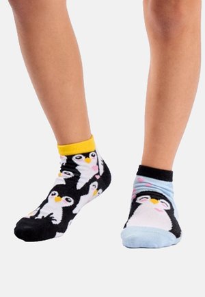 1 PAAR MIT 2 UNTERSCHIEDLICHEN DESIGNS MOTIV PINGUIN    - Sokken - mehrfarbig