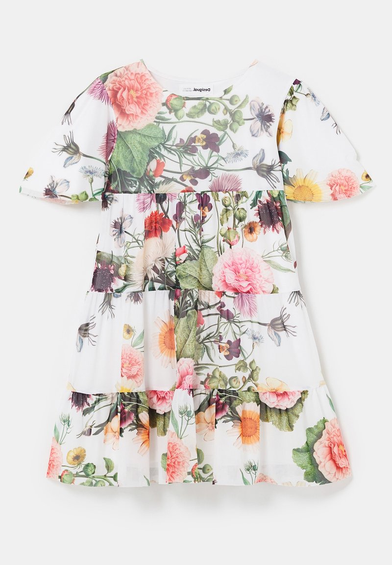 Robe à motif floral avec manches courtes bouffantes, encolure ronde et ourlet à volants. Principalement blanche avec des accents roses, jaunes et verts.