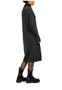 s.Oliver STEHKRAGEN - Strickkleid - olivgrün