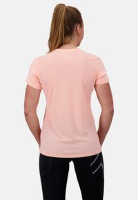 2XU AERO TEE - Basic T-shirt - pop coral/white reflective