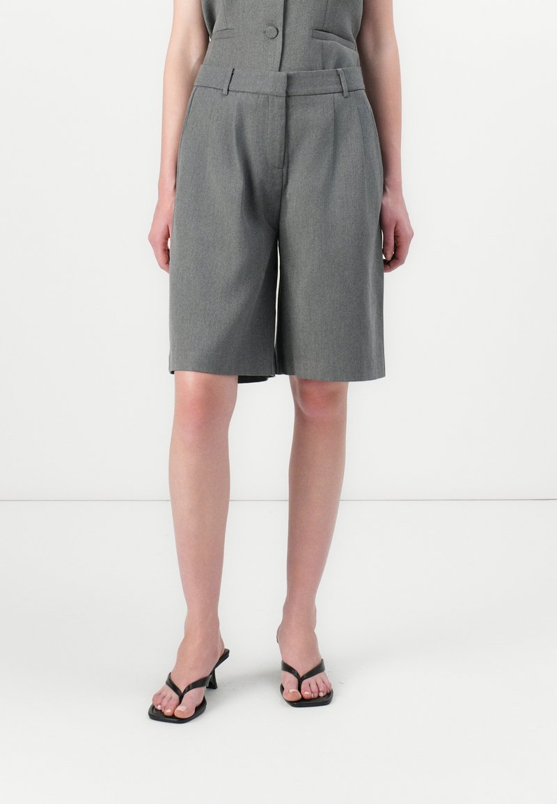 Gray tailored shorts with a pleated design, two side pockets, and a fitted waistband. Made of lightweight fabric, featuring a smooth texture.