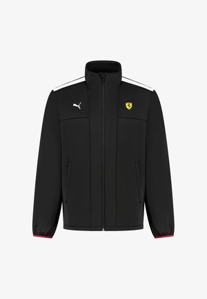 Czarna kurtka z zamkiem błyskawicznym, z wysokim kołnierzem, białymi paskami na ramionach, bocznymi kieszeniami, czerwonymi akcentami na mankietach oraz logo Pumy i Ferrari.