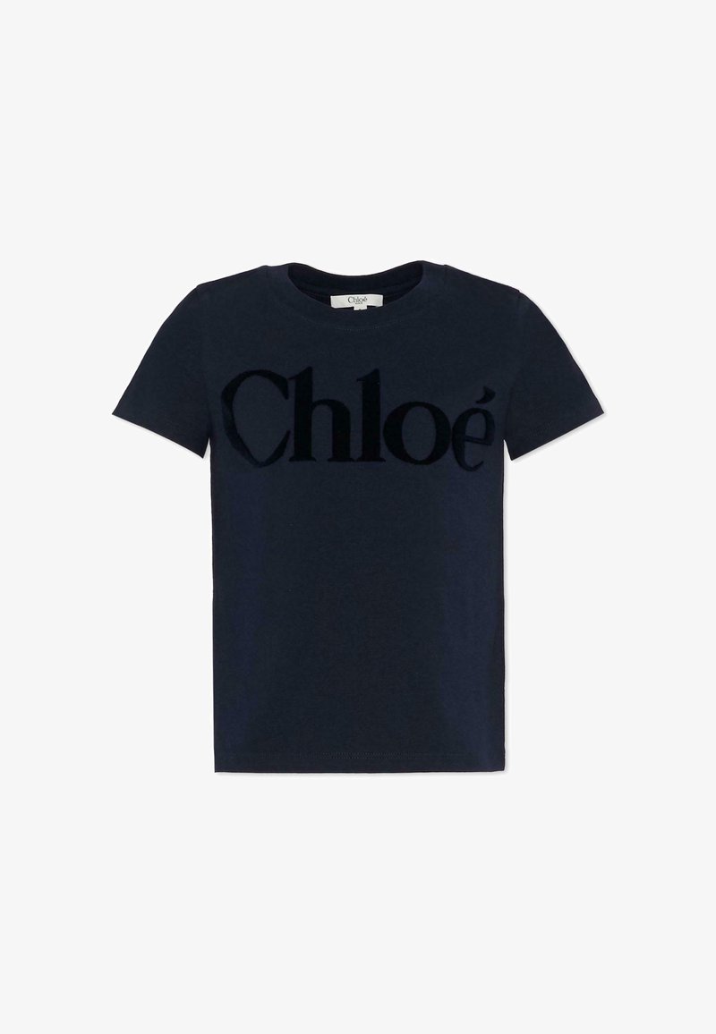 Granatowa bawełniana koszulka z krótkim rękawem, z okrągłym dekoltem, na której z przodu znajduje się napis "Chloé" wykonany z czarnego weluru.