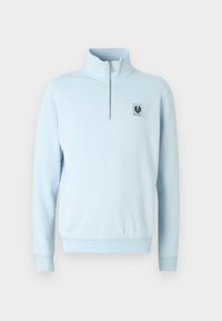 Maglione azzurro chiaro a maniche lunghe con zip a un quarto, colletto alto, polsini e orlo a costine, e un piccolo logo quadrato sul lato sinistro del petto.