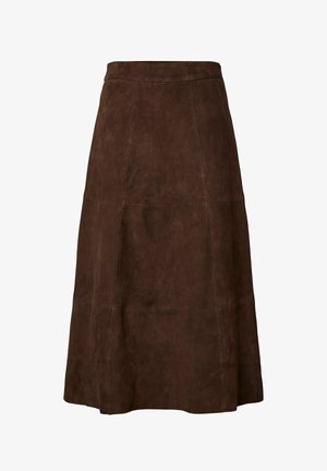 Gonna midi in suede marrone con forma a A e dettagli a pannello cuciti, senza chiusure visibili, esposta su uno sfondo bianco.