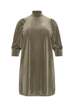 Olijfgroen, geribbelde jurk met hoge hals en pofmouwen, met een relaxed fit en gestructureerde stof. Veraccentueerd met verticale strepen.
