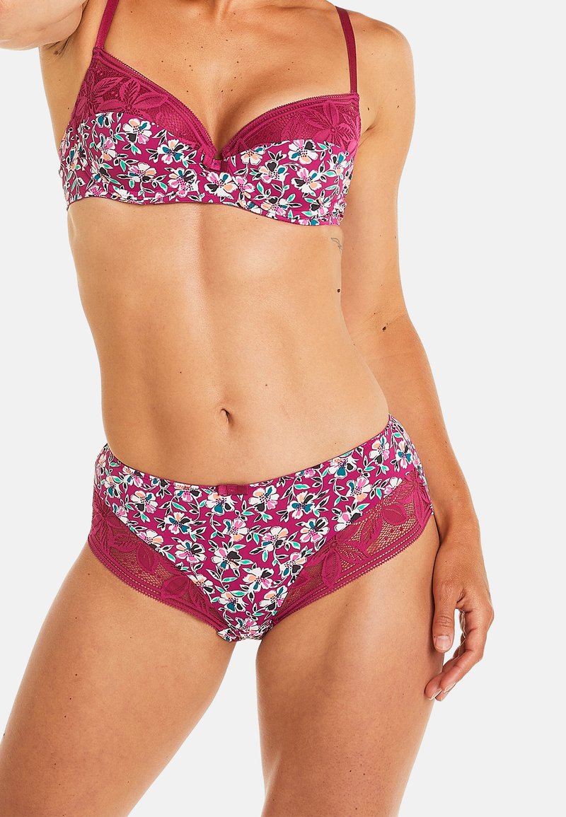 Ensemble de soutien-gorge et culotte à motif floral; présente une base bordeaux avec des fleurs multicolores, des accents en dentelle et des bretelles réglables.