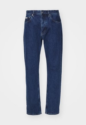 Temno modri traper hlače z ravnim krojem, petimi žepi in gumbastim zapiranjem. Tkanina ima strukturiran, tkan videz.