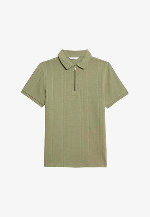 Polo manches courtes vert olive avec texture côtelée verticale et une courte fermeture éclair frontale sous le col.