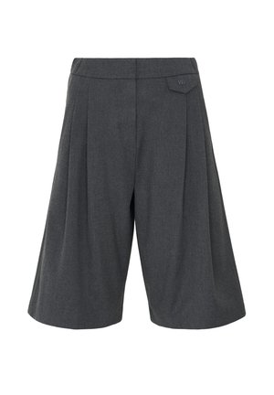 Pantaloni corti pieghettati grigio scuro realizzati in tessuto testurizzato. Presentano una vita piatta e una tasca posteriore con un piccolo dettaglio del logo.