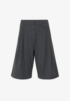 Donkergrijze, geplooide shorts van gestructureerde stof. Heeft een vlakke tailleband en een achterzak met een klein logodetail.