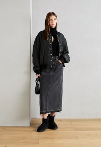 UGG CLASSIC MINI BAILEY ZIP - Botine clasice - black