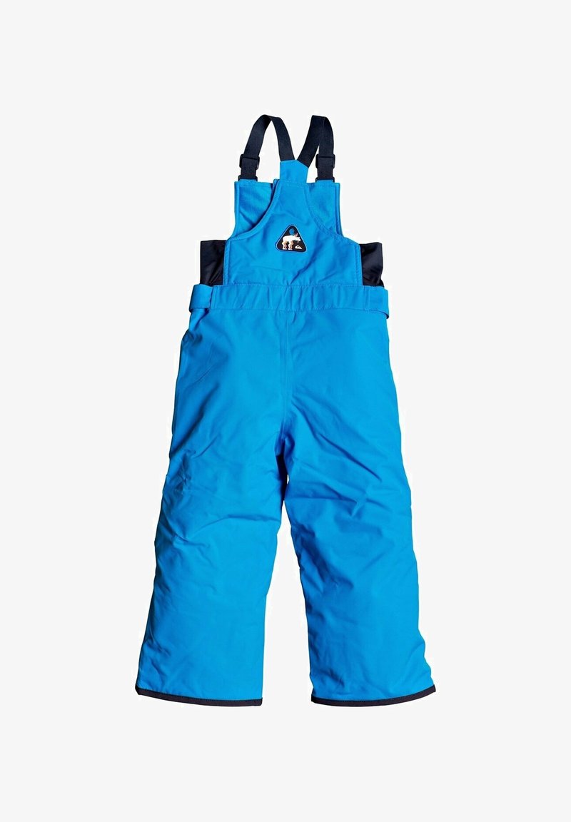 Pantalones de nieve impermeables azules para niños con tirantes negros ajustables y un pequeño parche con el logotipo en la parte frontal.