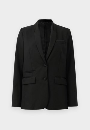 Blazer negro con un diseño estructurado, cierre de un solo botón, dos bolsillos frontales y solapas de satén. Tela suave y ajuste entallado.
